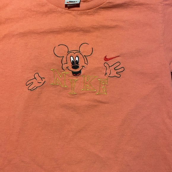 Rare vintage embroidered nike Mickey Mouse tee shirt - Picture 2 of 4